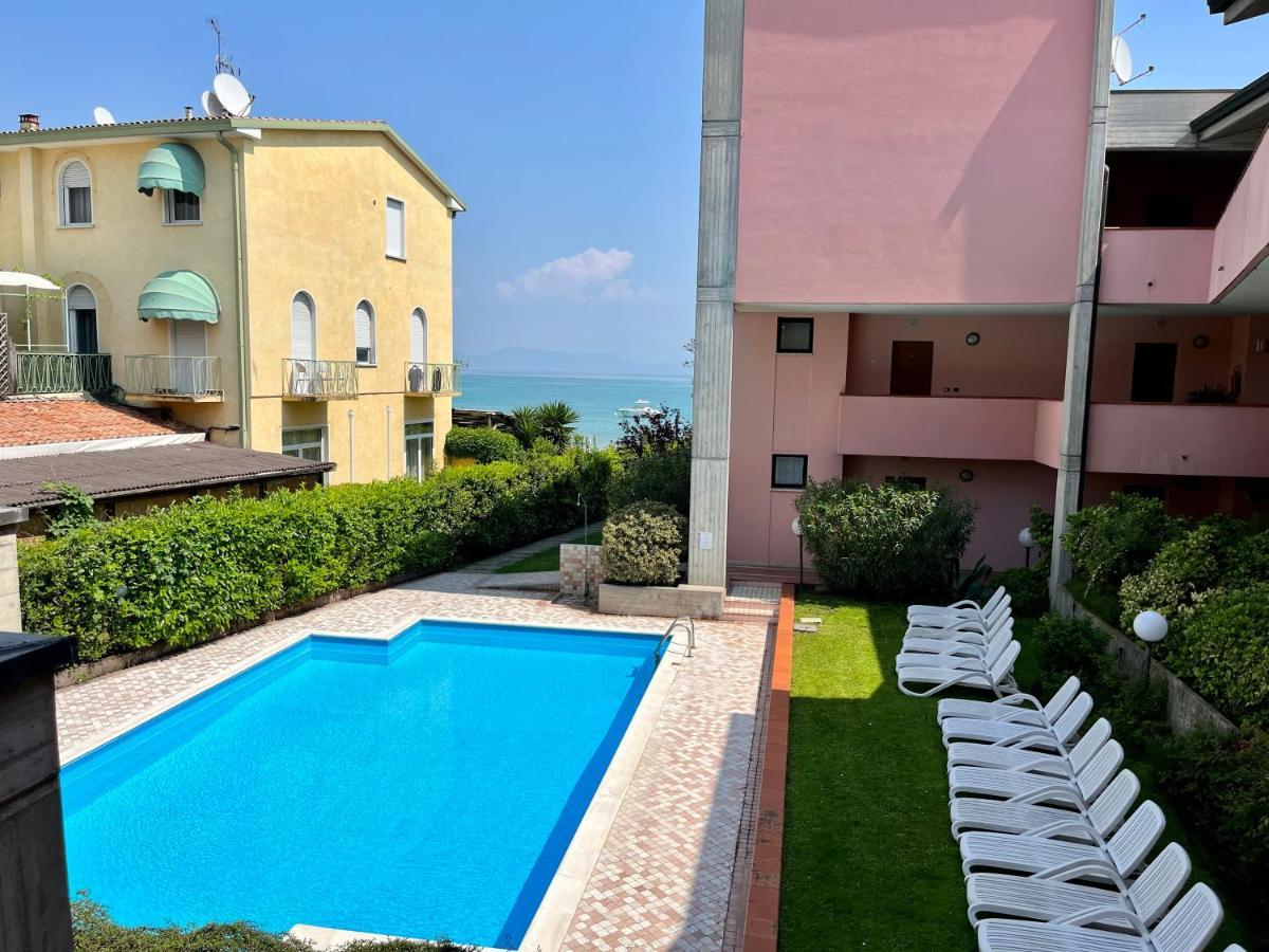 Residence Virgilio Sirmione Bagian luar foto
