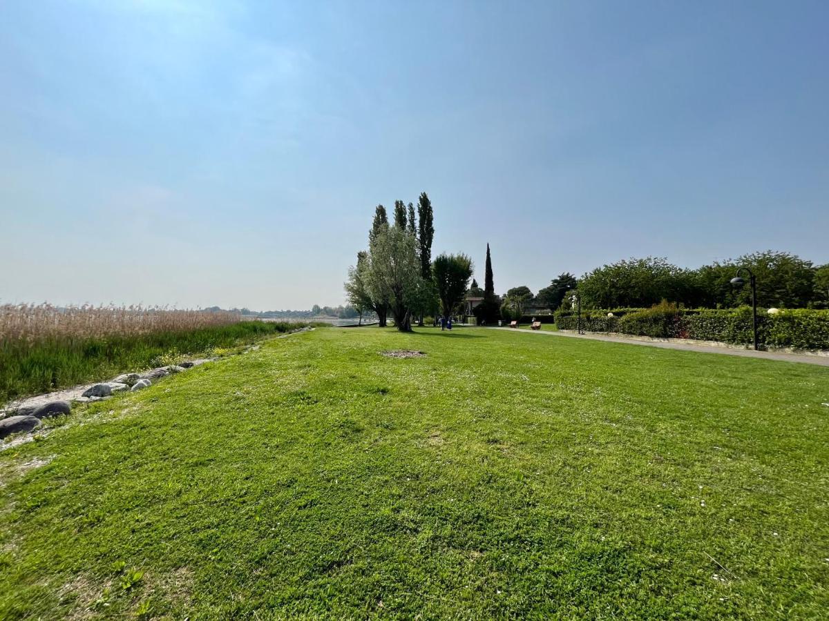 Residence Virgilio Sirmione Bagian luar foto
