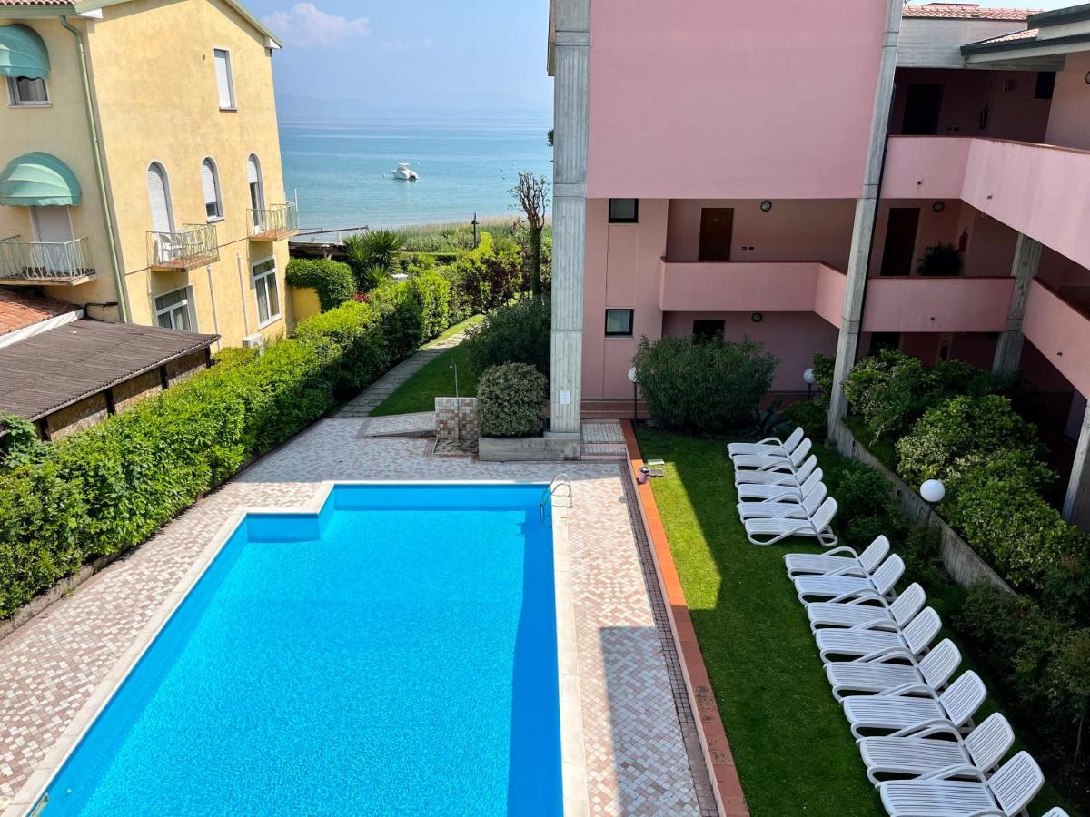 Residence Virgilio Sirmione Bagian luar foto