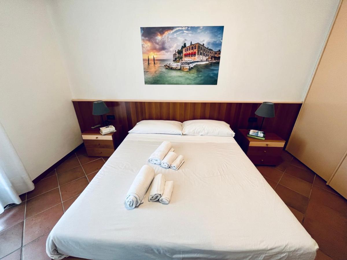 Residence Virgilio Sirmione Bagian luar foto