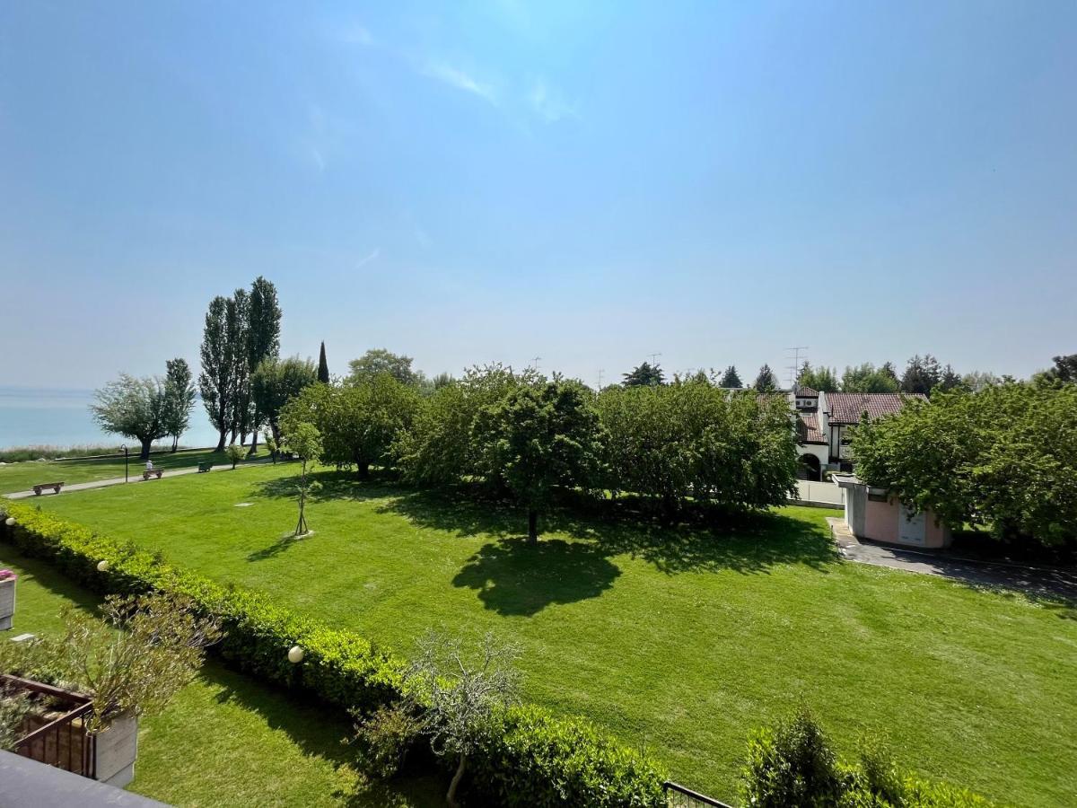 Residence Virgilio Sirmione Bagian luar foto