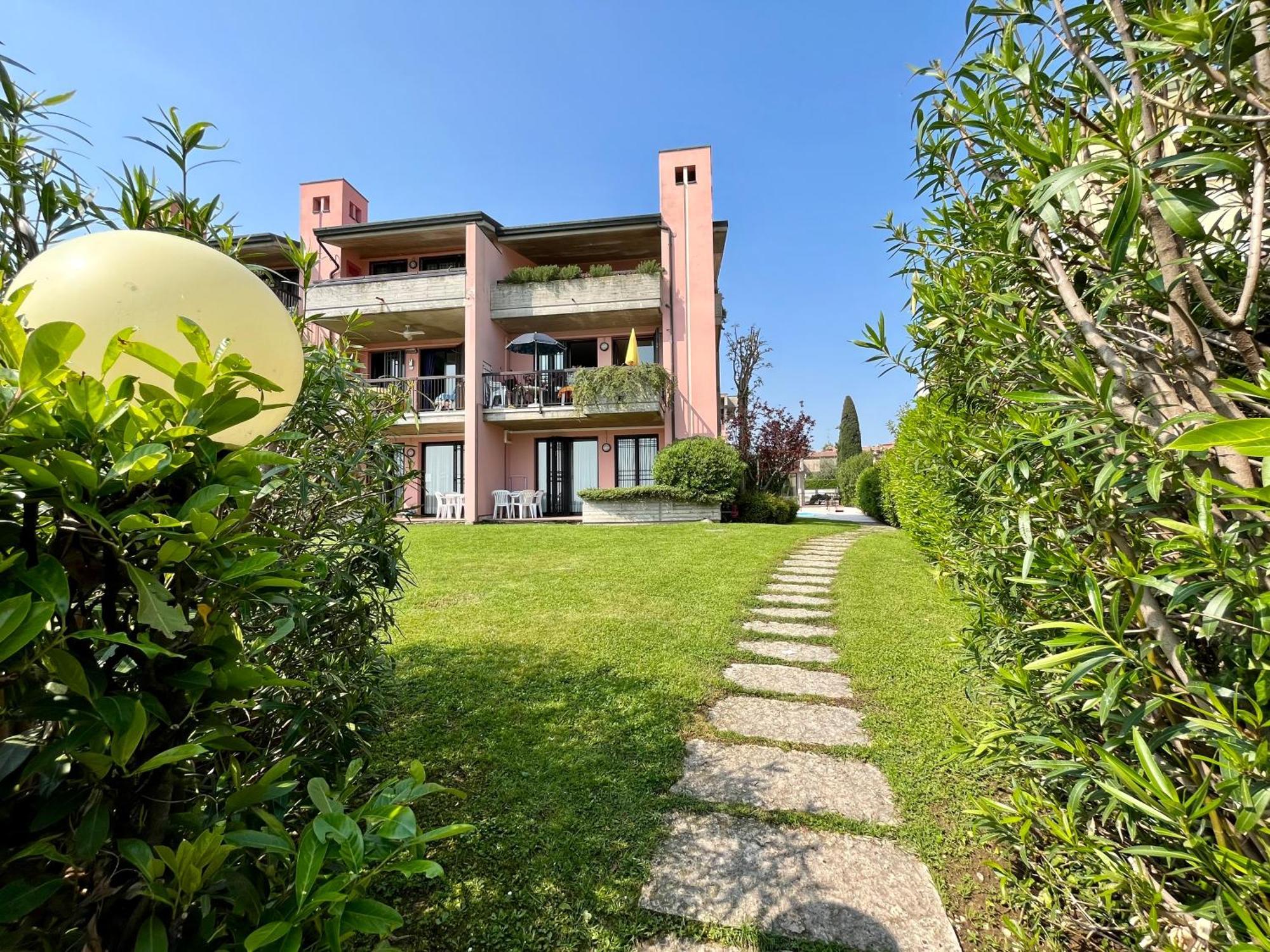 Residence Virgilio Sirmione Bagian luar foto